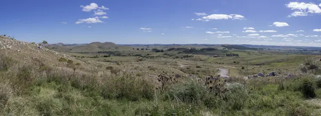 Buying a small farm or rural land in Lavalleja: water, access, soil, papers