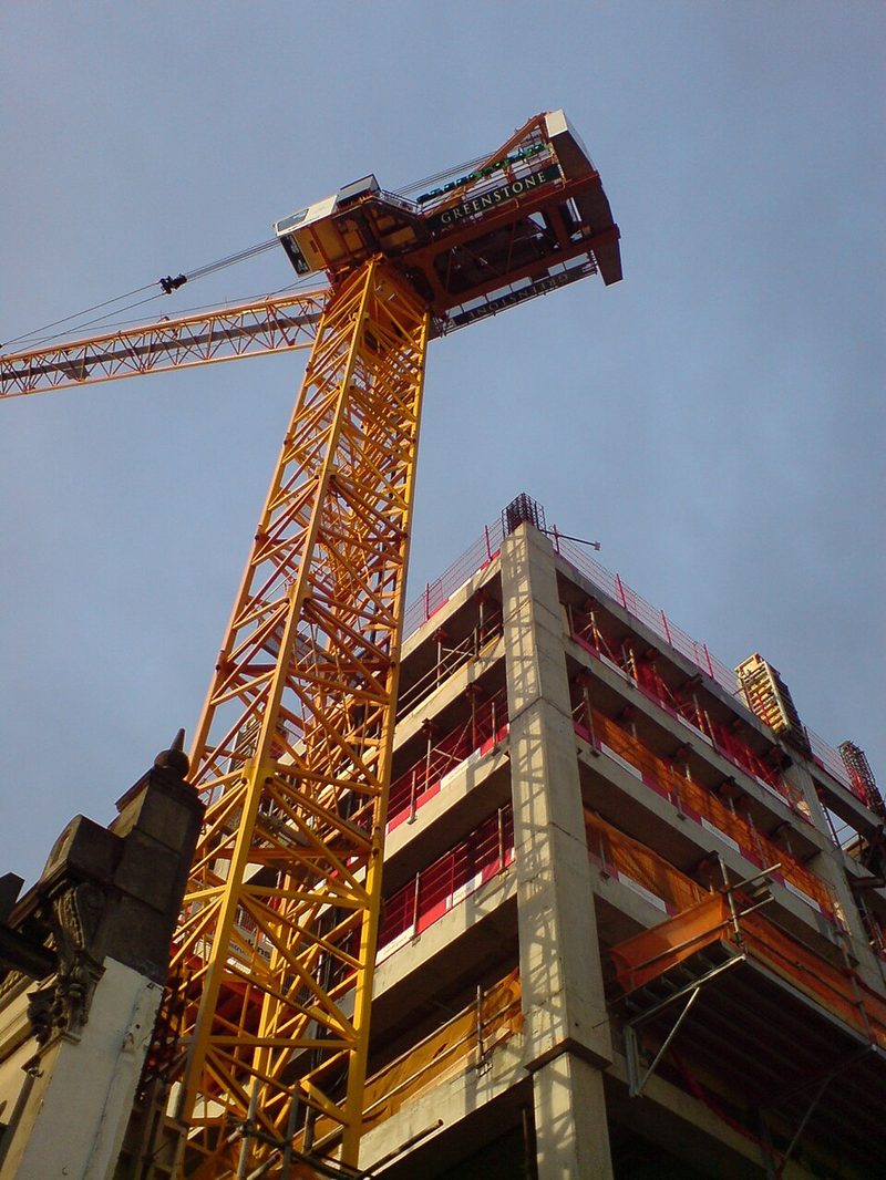 Comprar en construcción en Uruguay (2026): checklist y contrato