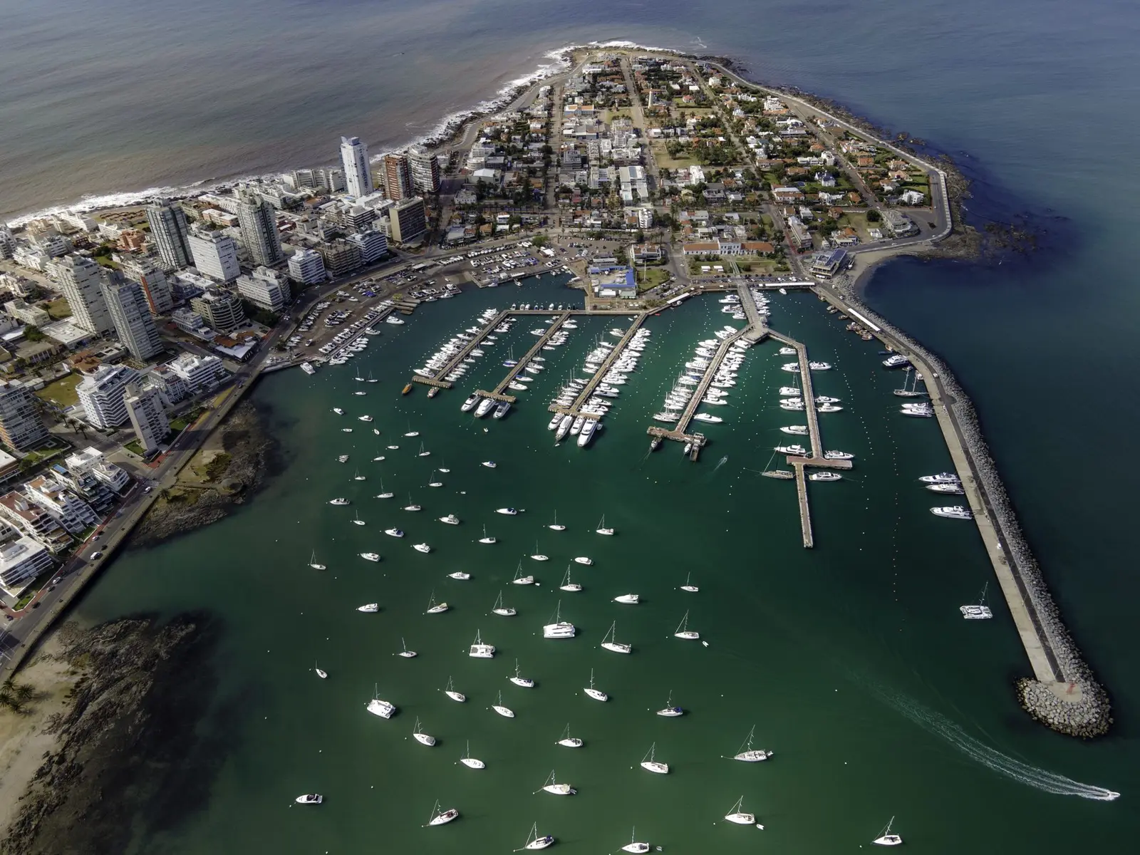 Selling a property in Punta del Este: taxes, paperwork and your net