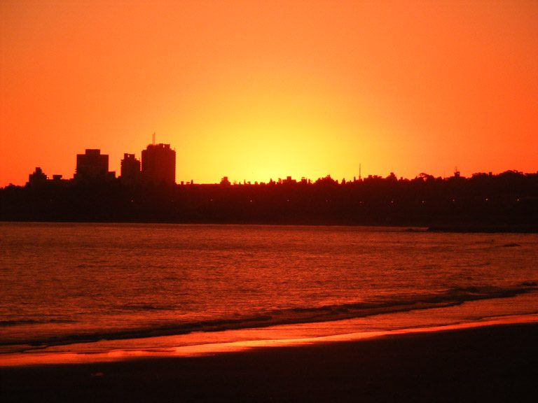 Vivir cerca del mar en Montevideo (2026): zonas y costos