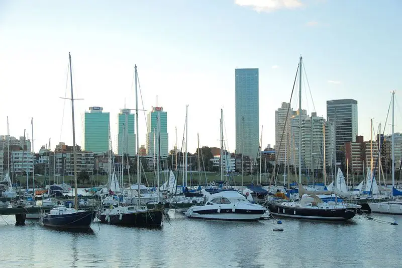 Morar em Buceo, Montevideo (2026): prós, contras e preços