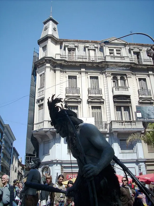 Vivir en Ciudad Vieja, Montevideo (2026): guía y checklist