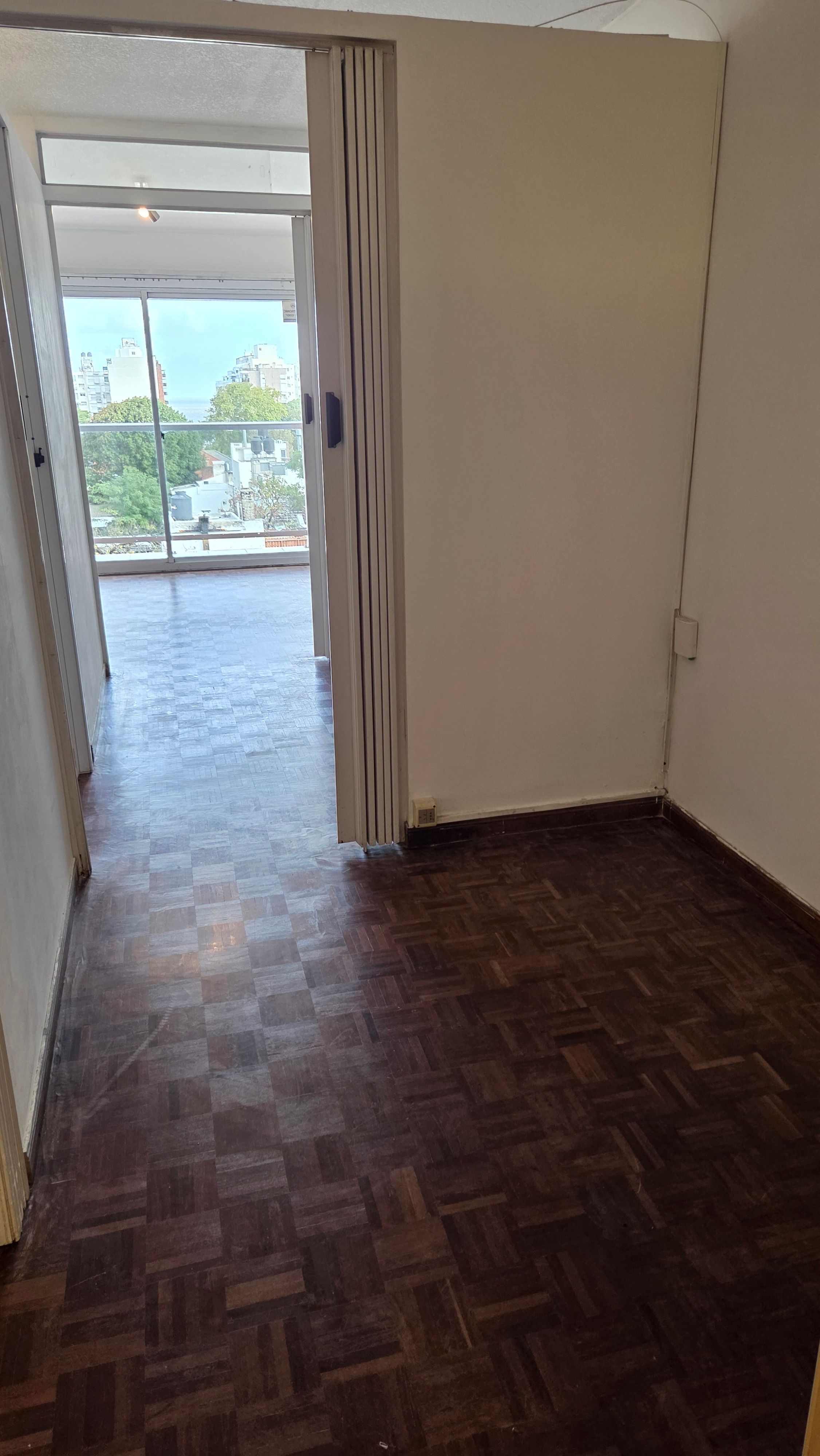 Monoambiente con divisiones y terraza, Pocitos Nuevo - Zona WTC 