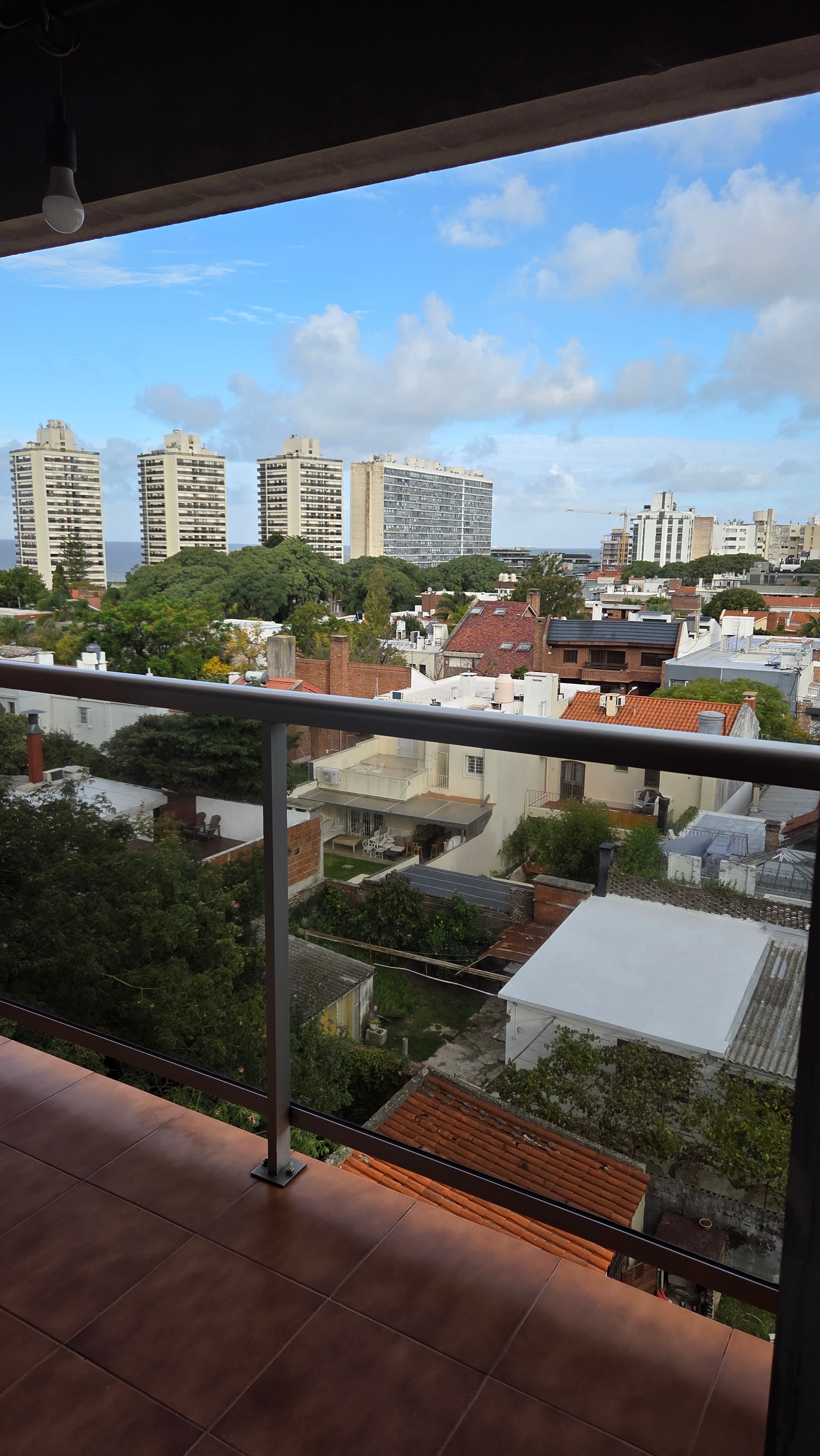 Monoambiente con divisiones y terraza, Pocitos Nuevo - Zona WTC 