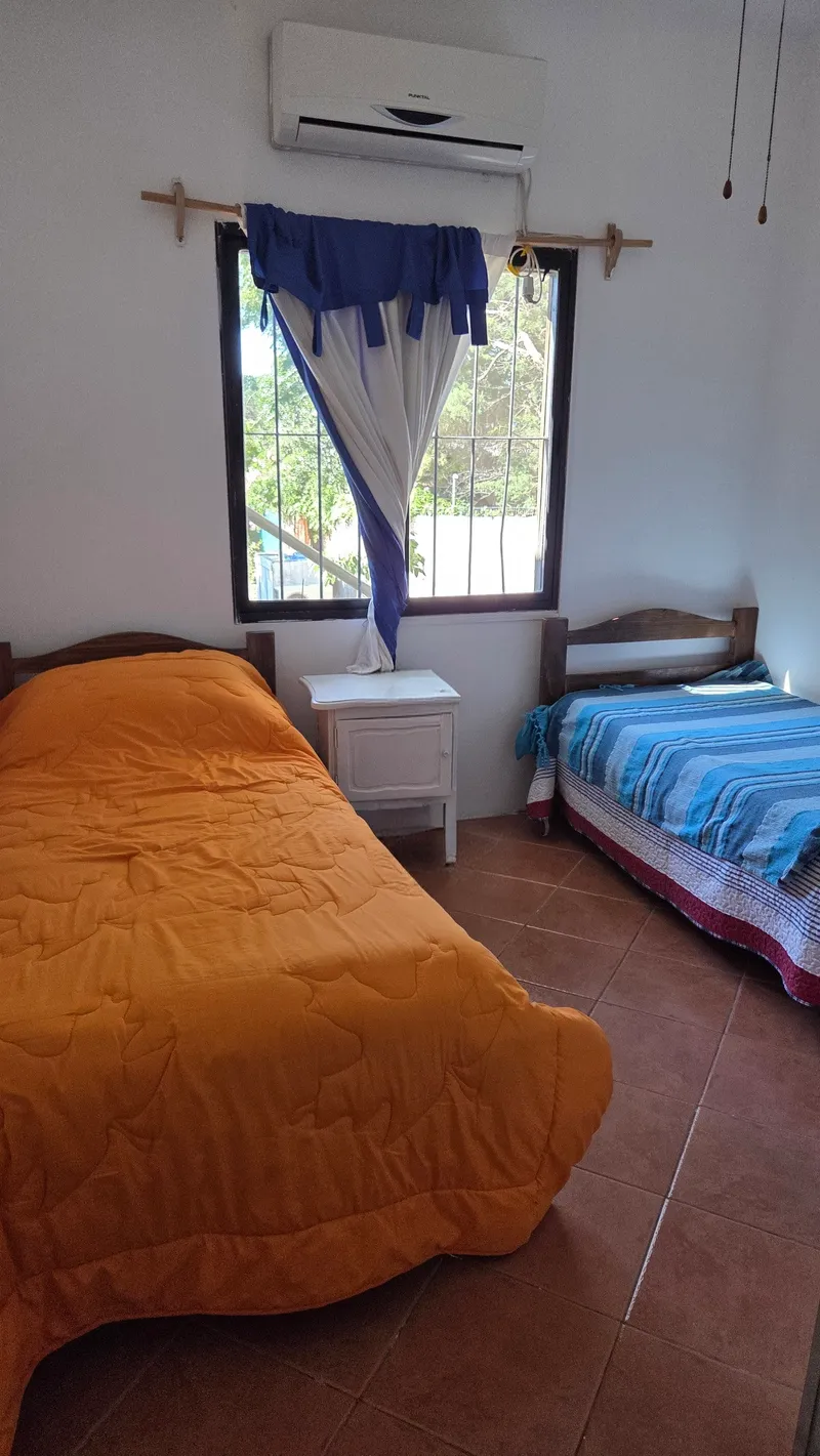 Casa para 4 personas + monoambiente para 2. Piscina climatizada - Costa Azul
