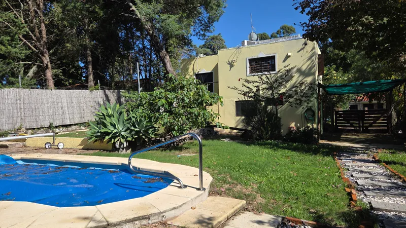 Casa para 4 personas + monoambiente para 2. Piscina climatizada - Costa Azul