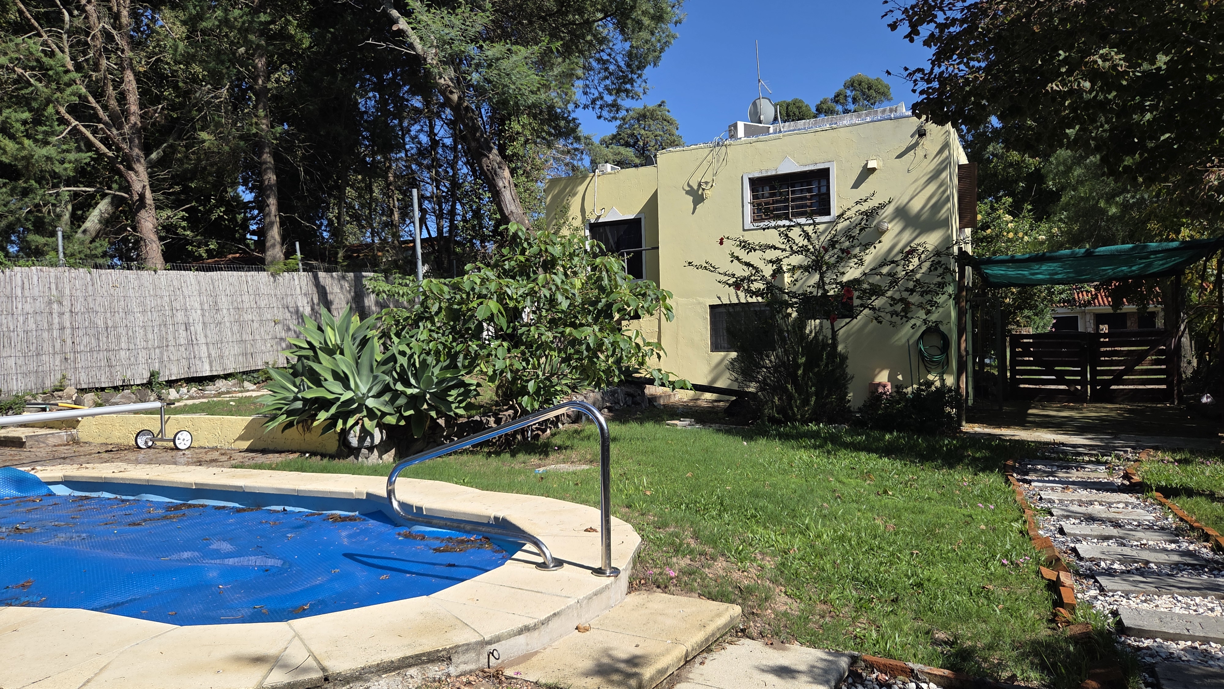 Casa para 4 personas + monoambiente para 2. Piscina climatizada - Costa Azul