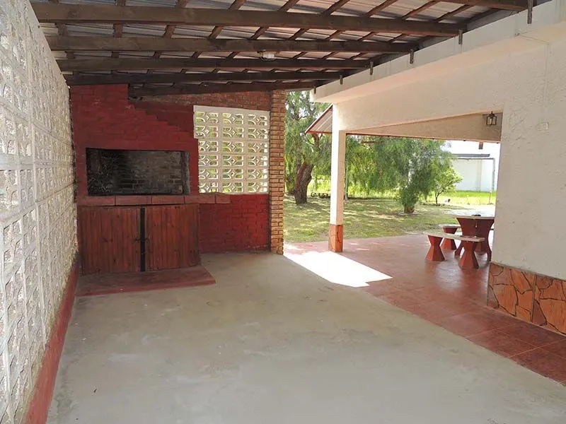 Alquiler Casa 2 Dormitorios con parrillero y jardin en La Floresta