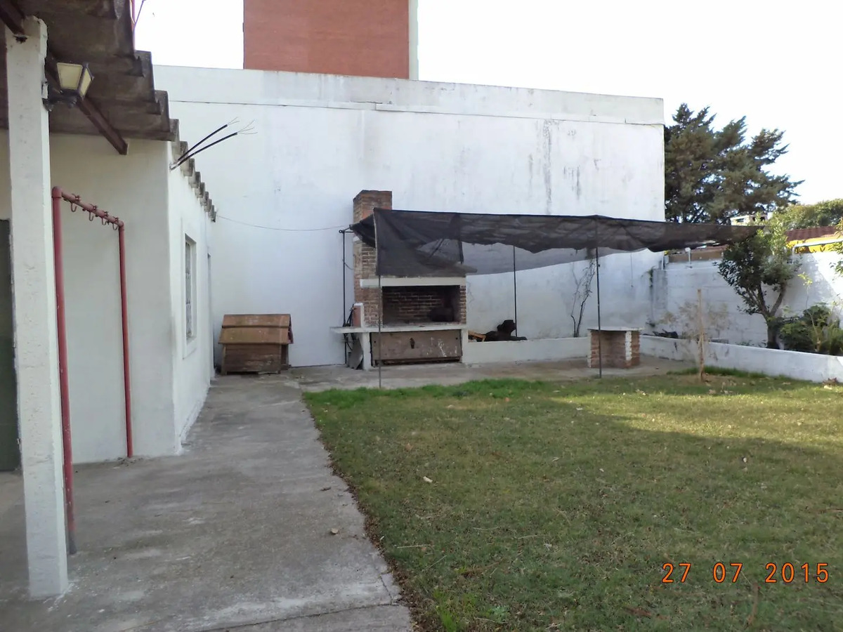 Venta Casa 3 Dormitorios, Garaje Y Fondo 