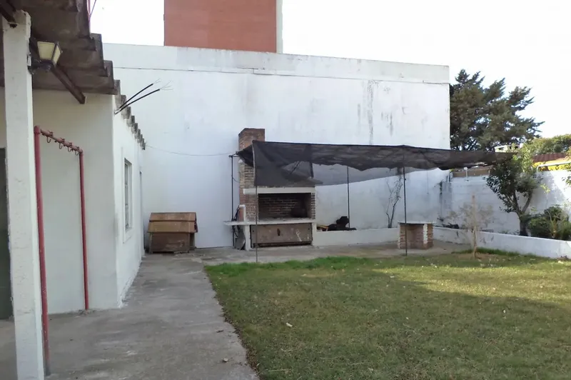 Venta Casa 3 Dormitorios, Garaje Y Fondo 