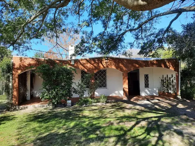 Alquiler Casa La Floresta. 2 dormitorios. Parrillero y amplio fondo — La Floresta, La Floresta