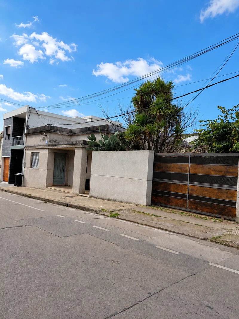 Venta casa 3 dormitorios, gran terreno - Canelones Ciudad