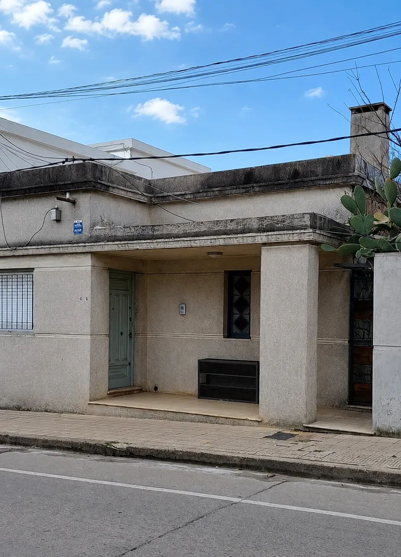 Venta casa 3 dormitorios, gran terreno - Canelones Ciudad — Canelones, Canelones