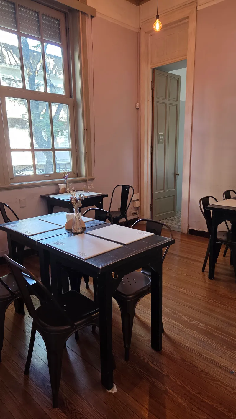 Venda de Ponto Comercial: Cafeteria Especializada e Espaço Cultural em Cordón – Alta Rentabilidade