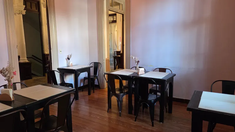 Venda de Ponto Comercial: Cafeteria Especializada e Espaço Cultural em Cordón – Alta Rentabilidade