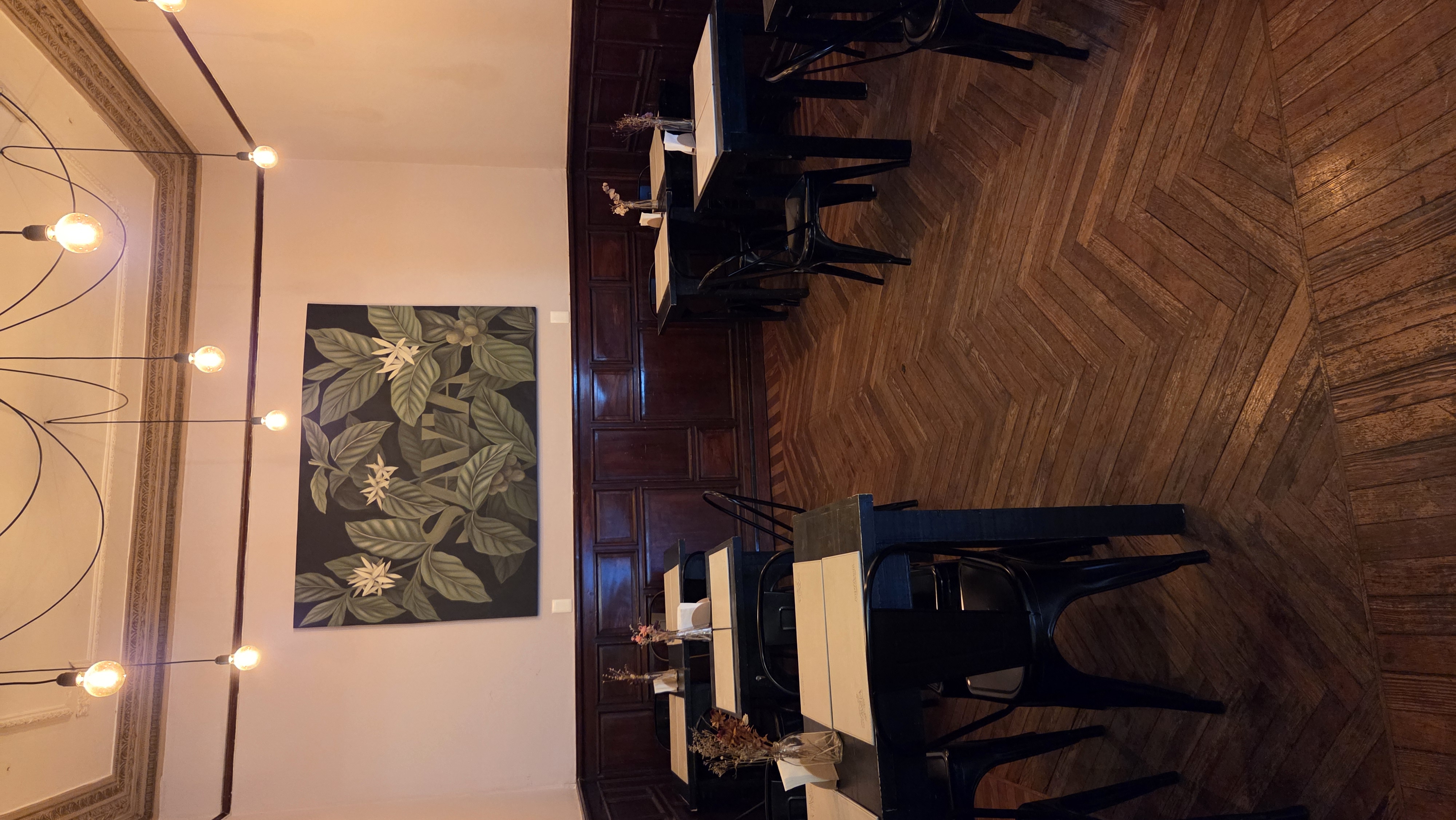 Venda de Ponto Comercial: Cafeteria Especializada e Espaço Cultural em Cordón – Alta Rentabilidade