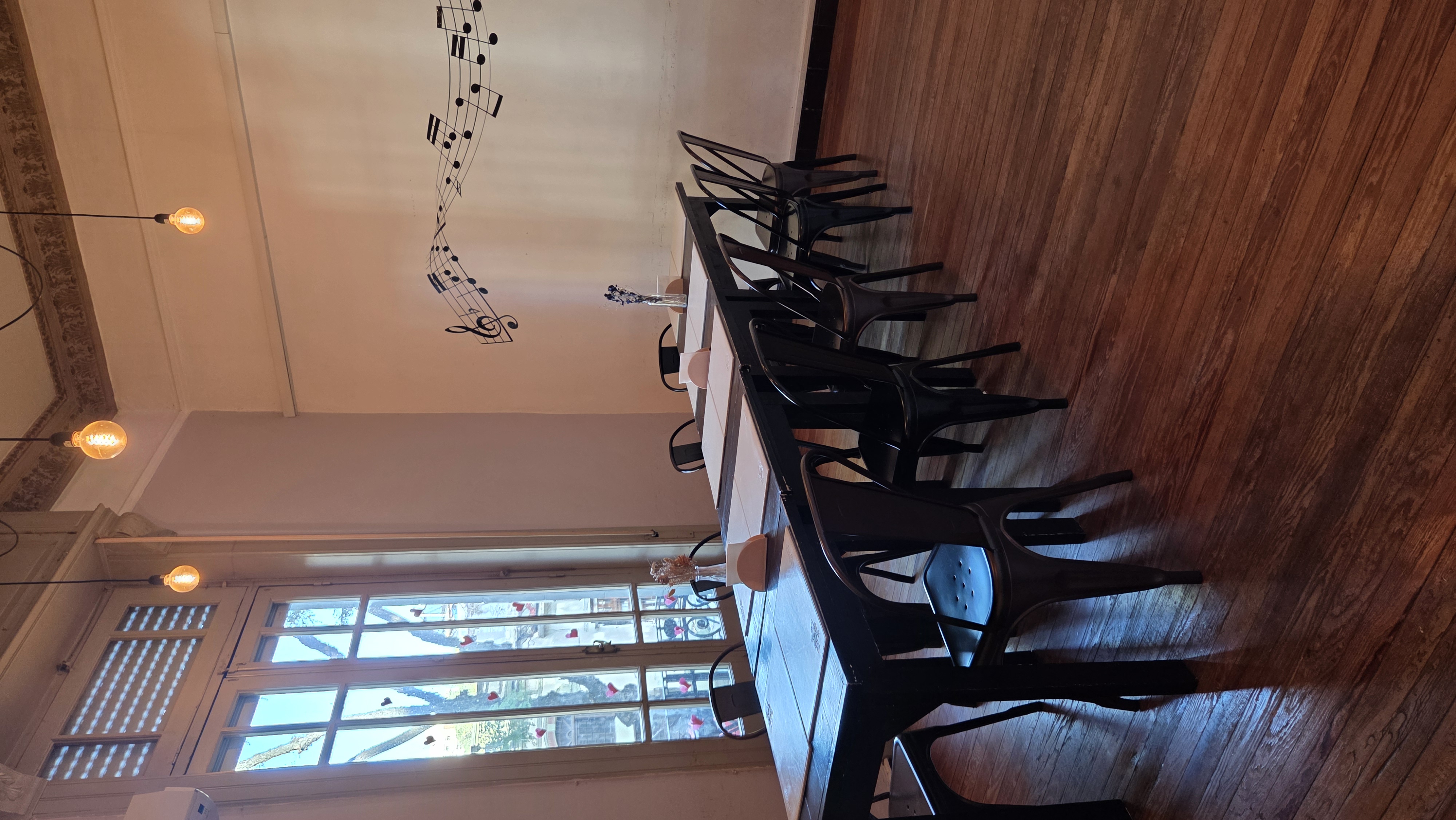 Venda de Ponto Comercial: Cafeteria Especializada e Espaço Cultural em Cordón – Alta Rentabilidade