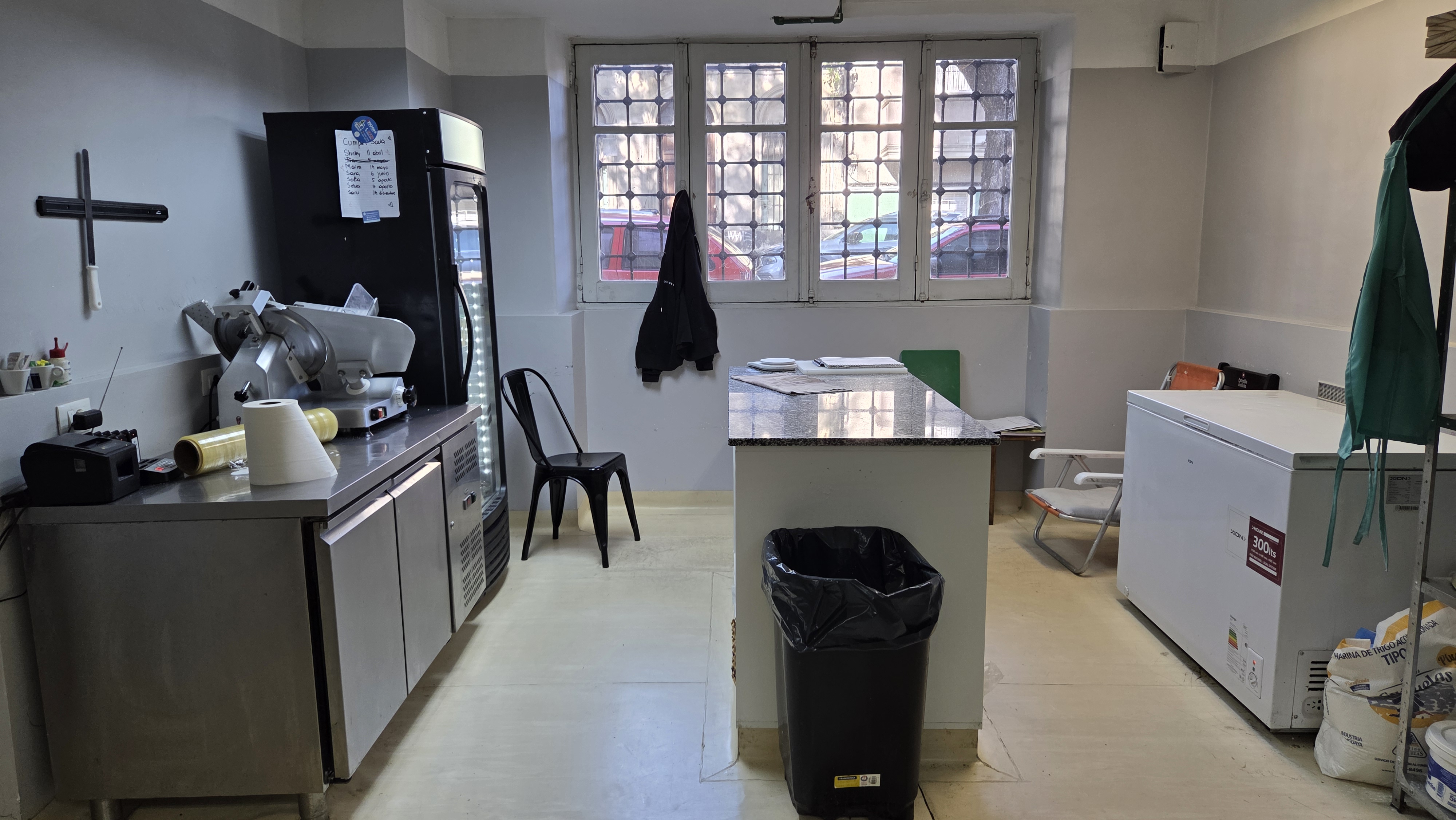 Venda de Ponto Comercial: Cafeteria Especializada e Espaço Cultural em Cordón – Alta Rentabilidade