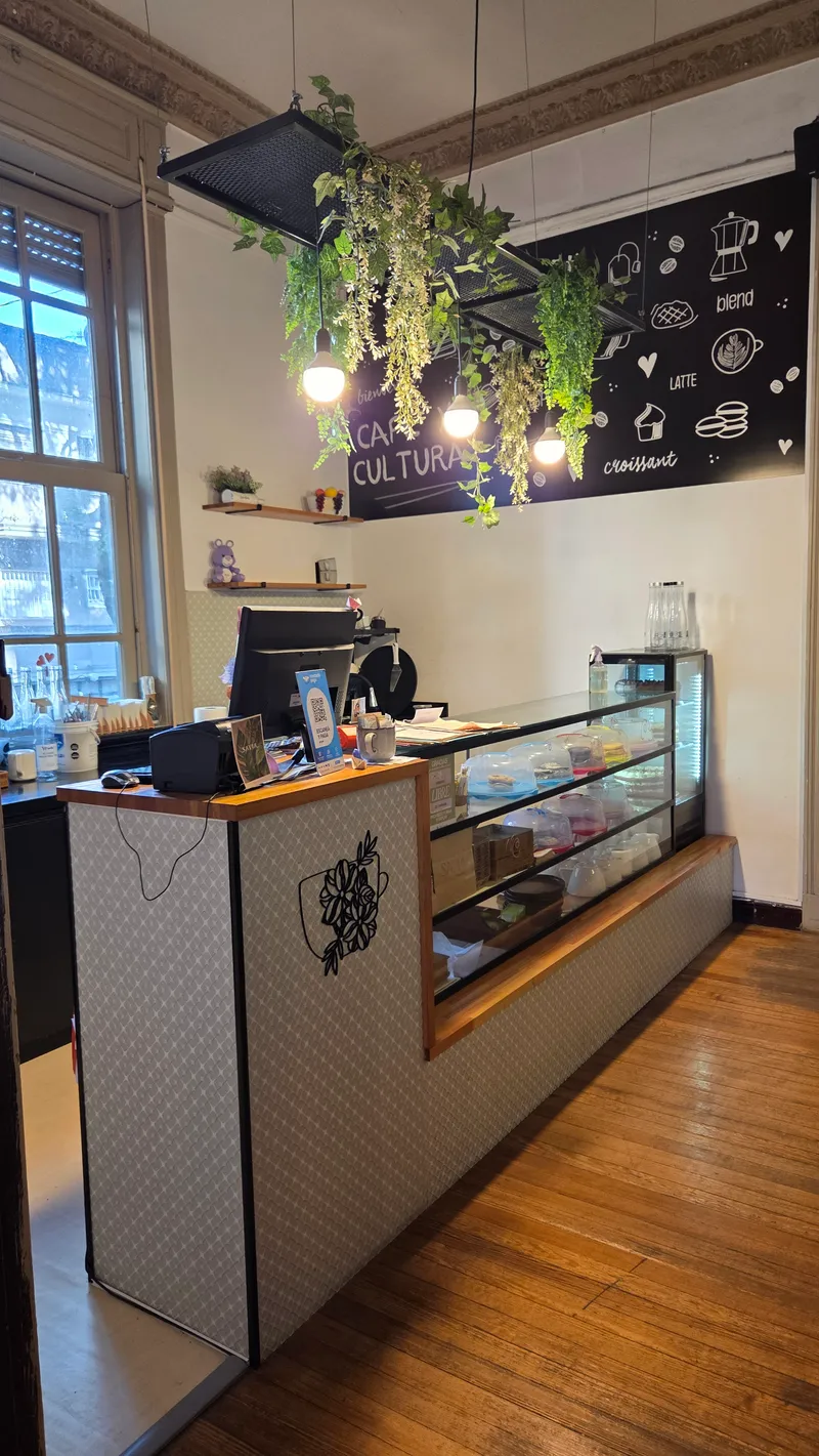 Venda de Ponto Comercial: Cafeteria Especializada e Espaço Cultural em Cordón – Alta Rentabilidade