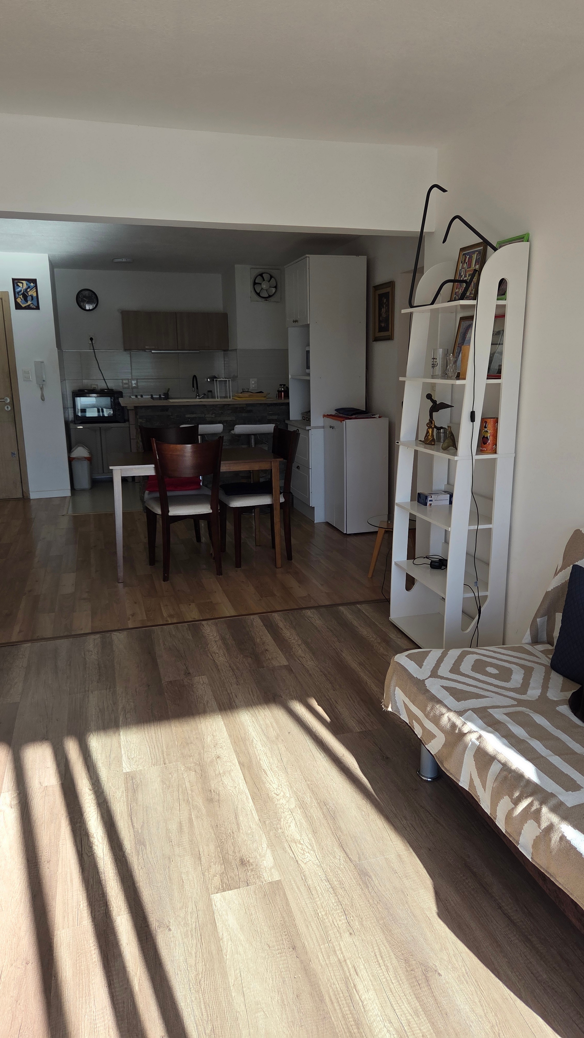 Apartamento amoblado, garaje próx al Casmu - Luis A de Herrera y Asilo 