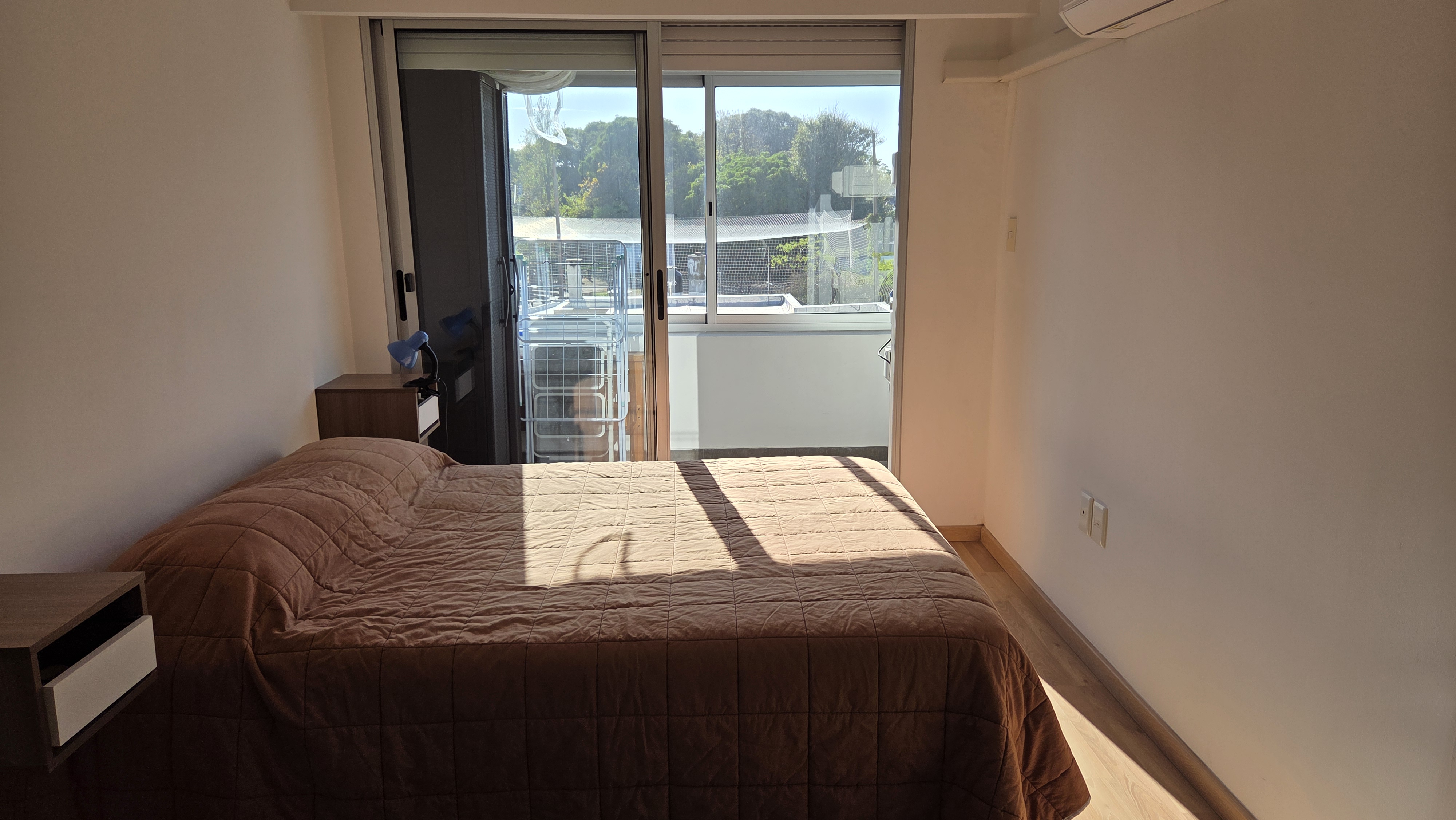 Apartamento amoblado, garaje próx al Casmu - Luis A de Herrera y Asilo 