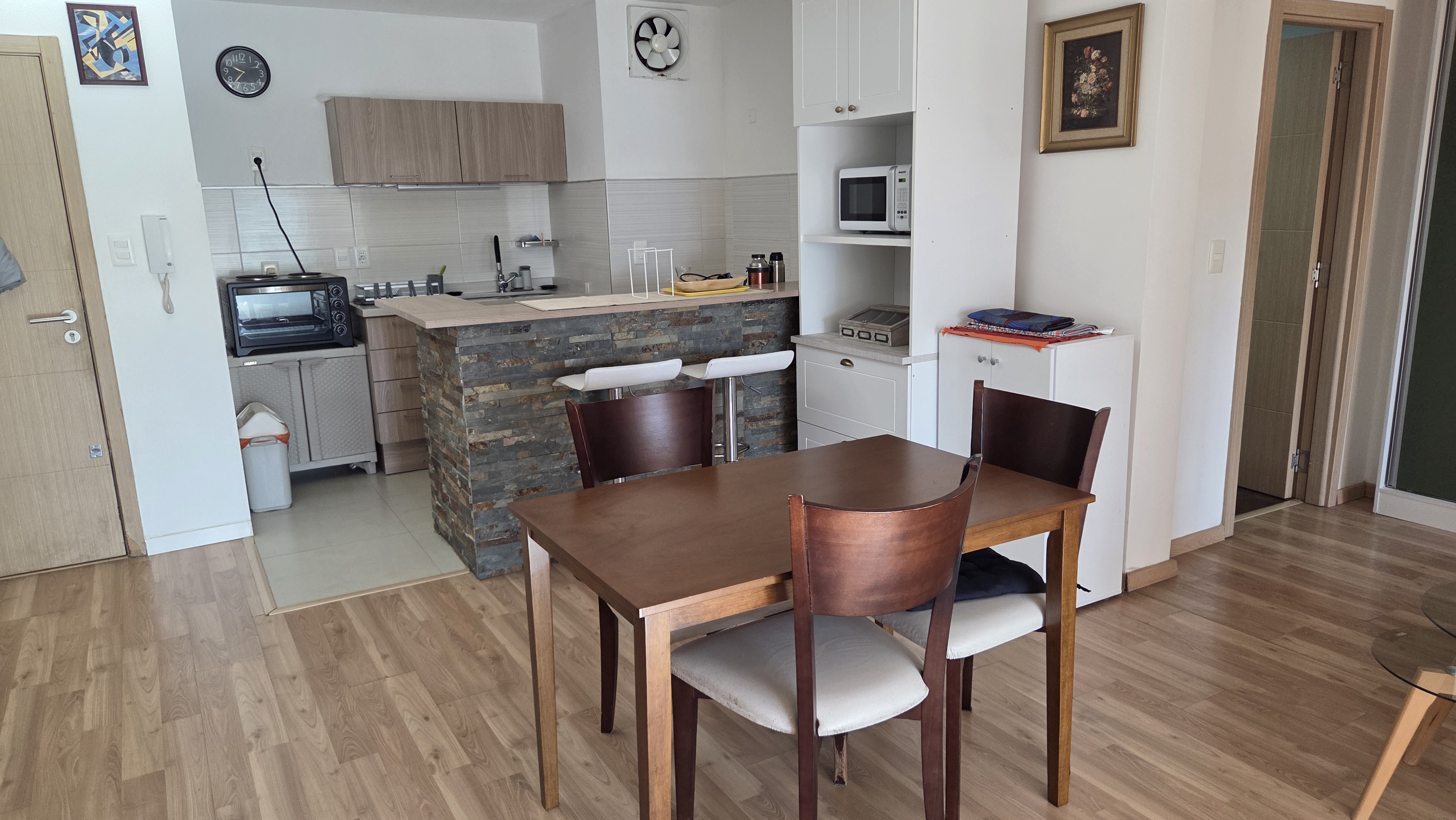 Apartamento amoblado, garaje próx al Casmu - Luis A de Herrera y Asilo 