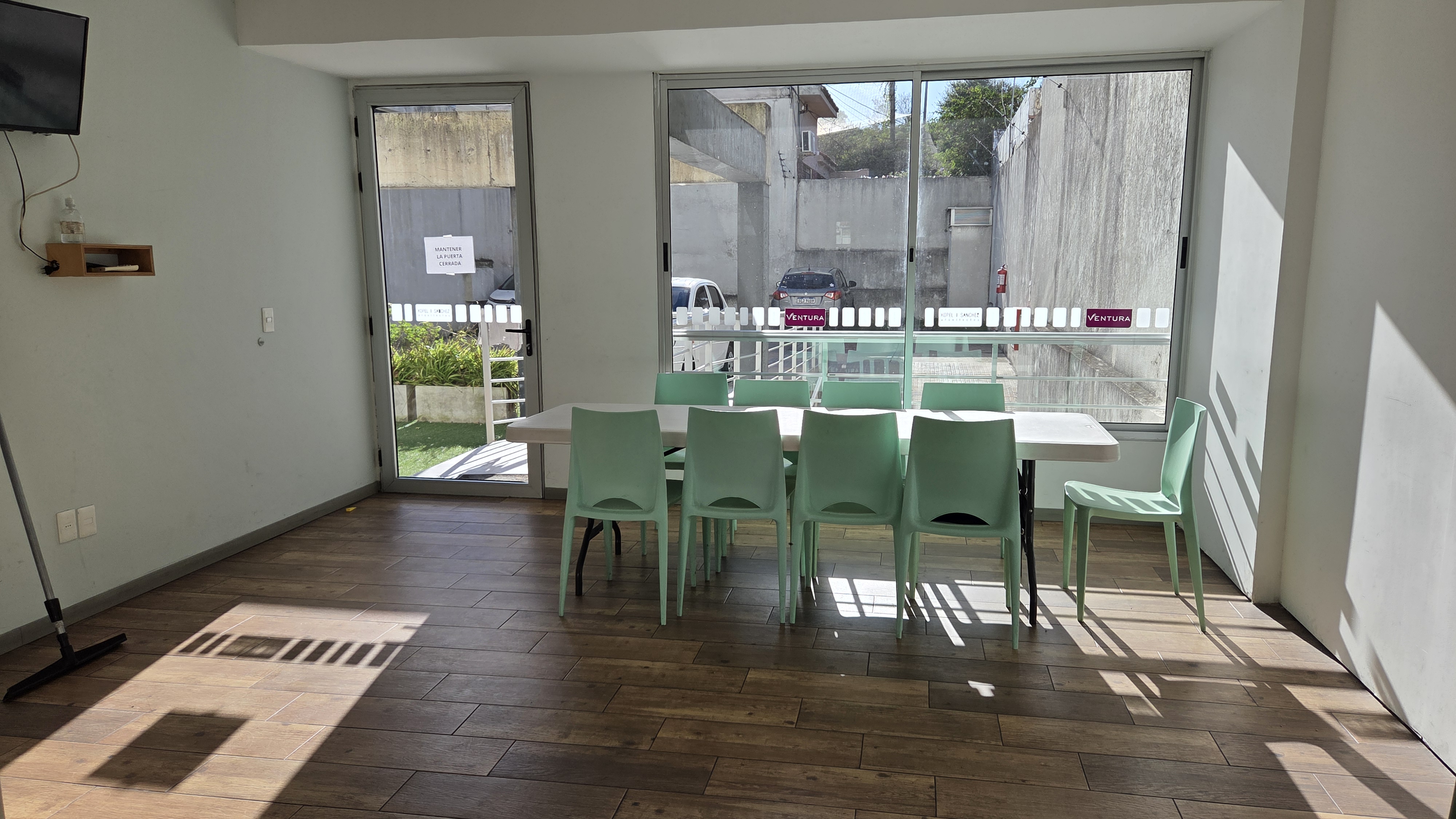 Apartamento amoblado, garaje próx al Casmu - Luis A de Herrera y Asilo 