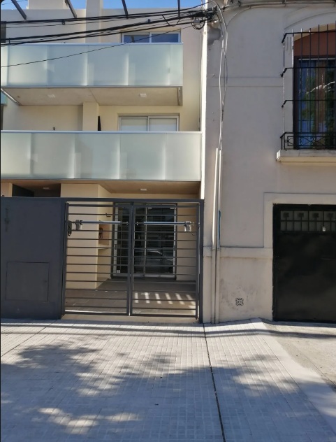Apartamento en Planta baja con patio y cochera