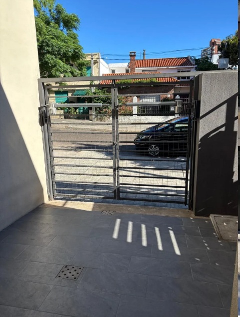 Apartamento en Planta baja con patio y cochera