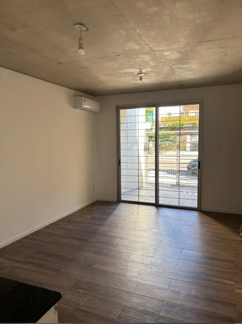 Apartamento en Planta baja con patio y cochera — Pocitos, Montevideo