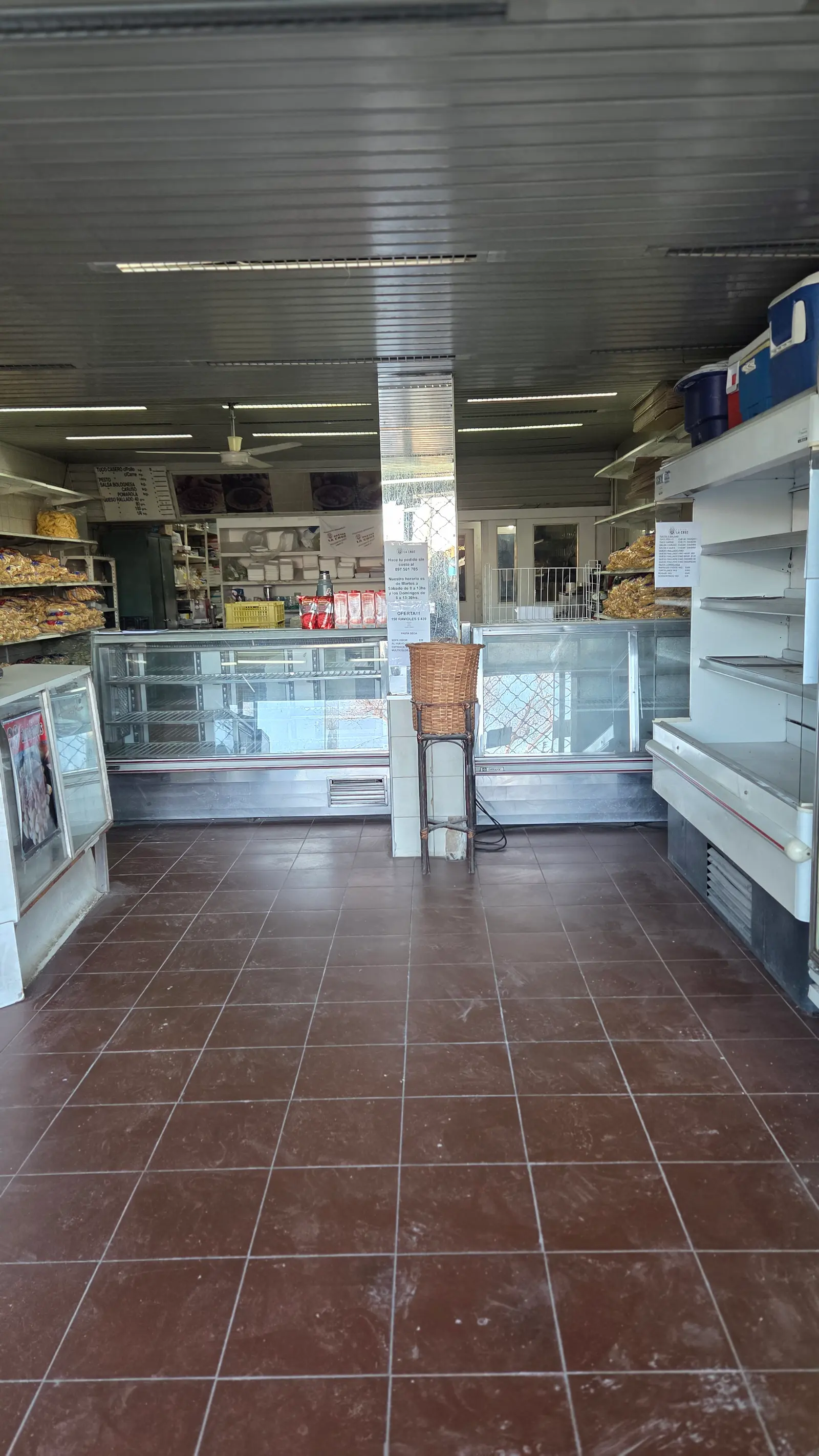 Venta de fábrica de pastas funcionando (Local + llave) en Cno Carrasco 