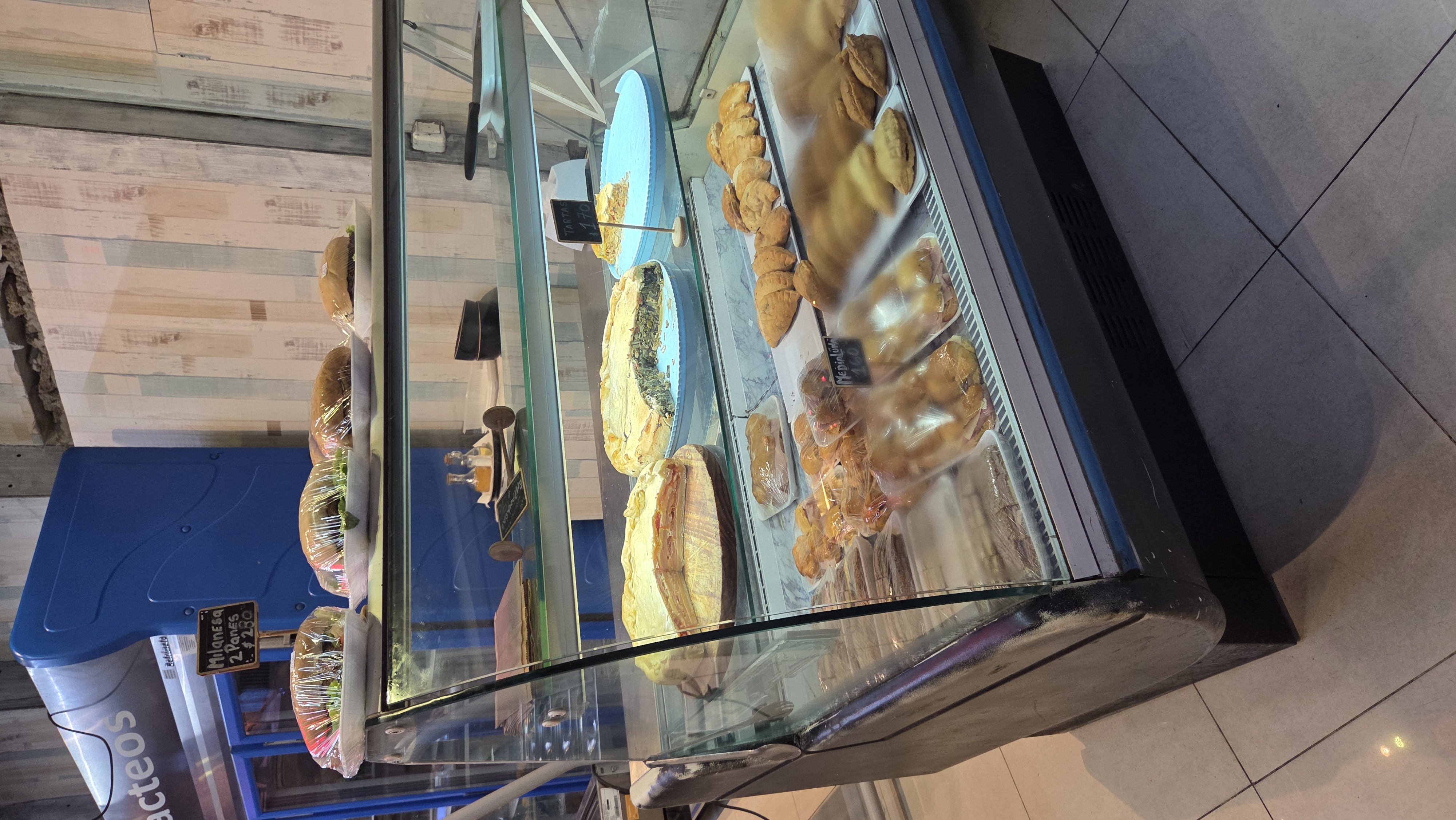 Venta de llave de Panadería -Cafetería - Rotisería a mts de Plaza Independencia