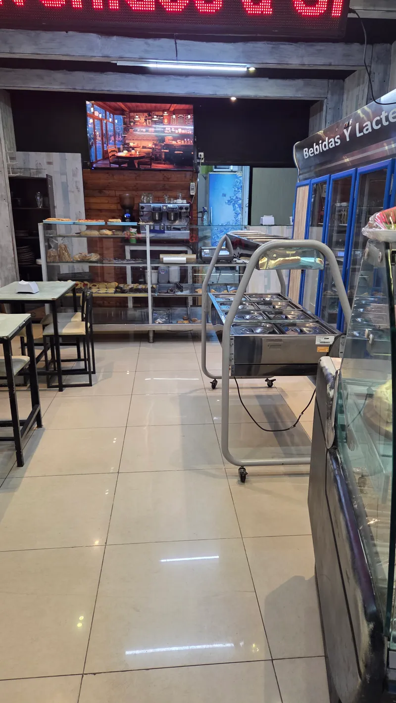 Bakery - Café - Rotisserie Business for Sale - Steps from Plaza Independencia — Centro, Montevideo