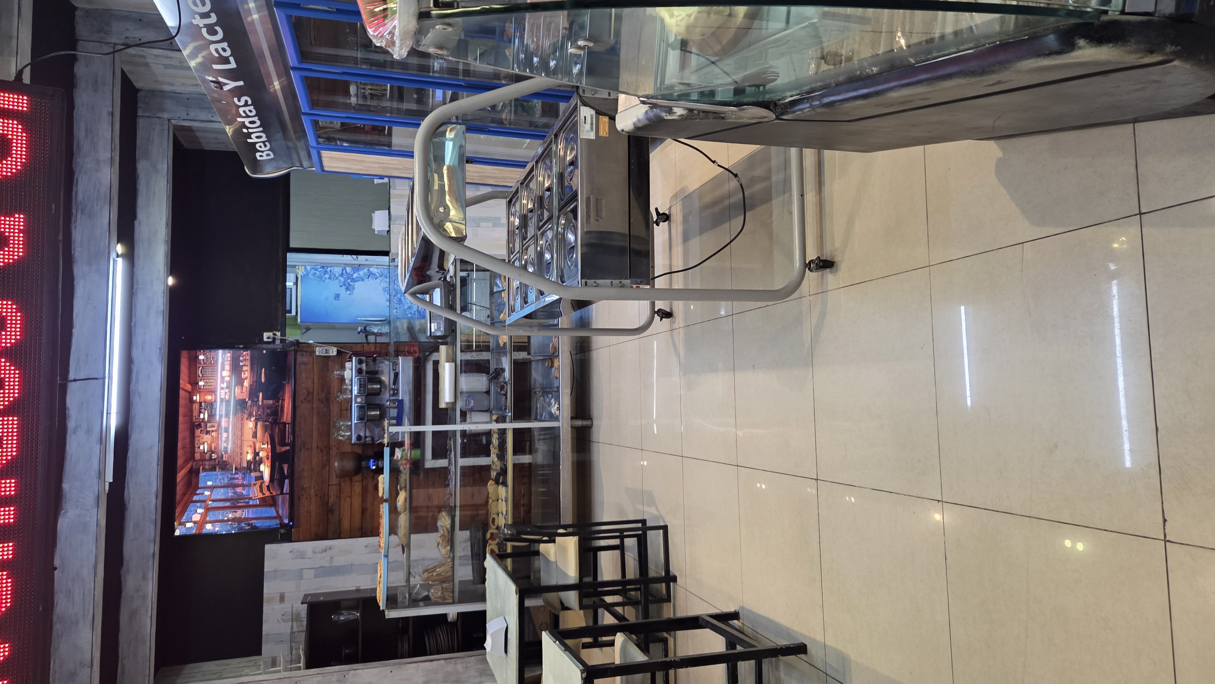 Venta de llave de Panadería -Cafetería - Rotisería a mts de Plaza Independencia — Centro, Montevideo