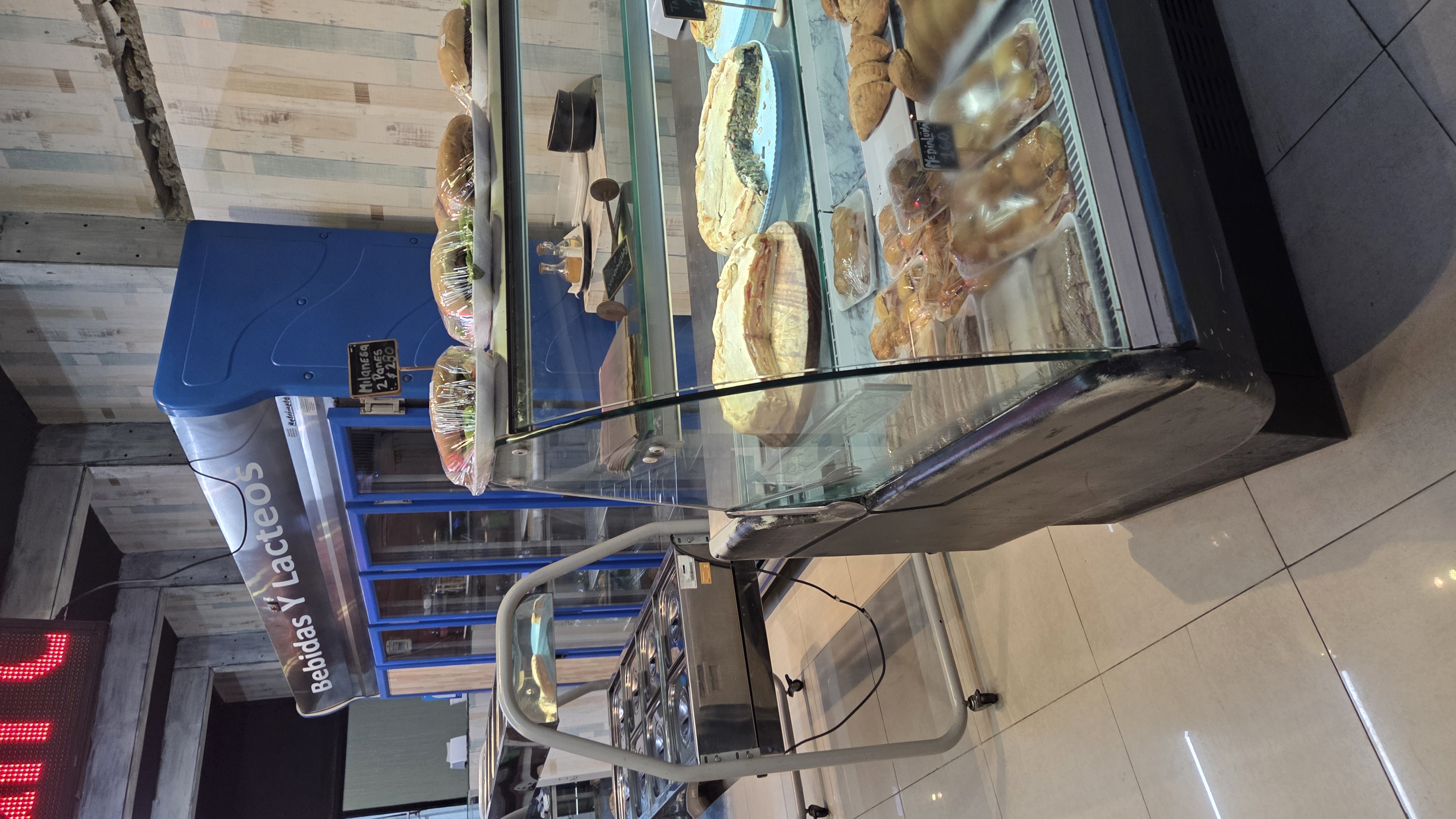 Venta de llave de Panadería -Cafetería - Rotisería a mts de Plaza Independencia