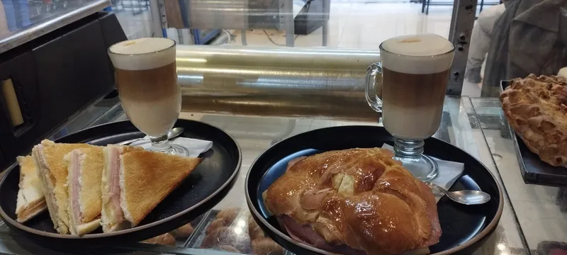 Venta de llave de Panadería -Cafetería - Rotisería a mts de Plaza Independencia