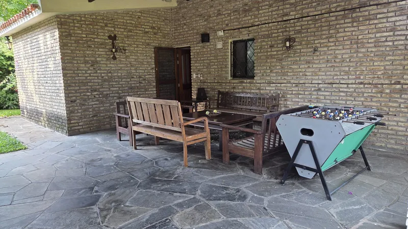 Venta casa de 3 dormitorios con apto independiente y piscina en La Floresta 