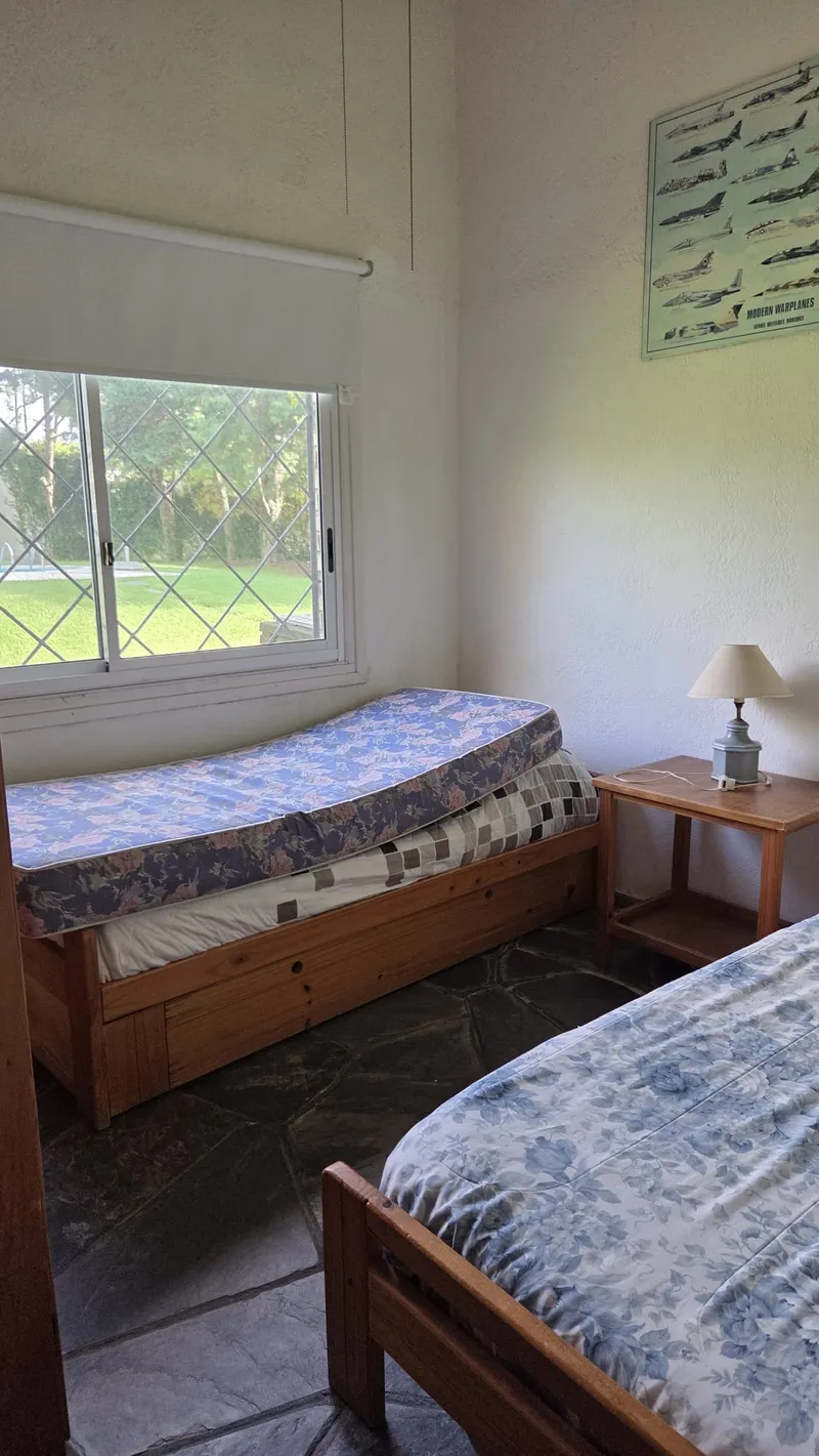 Venta casa de 3 dormitorios con apto independiente y piscina en La Floresta 