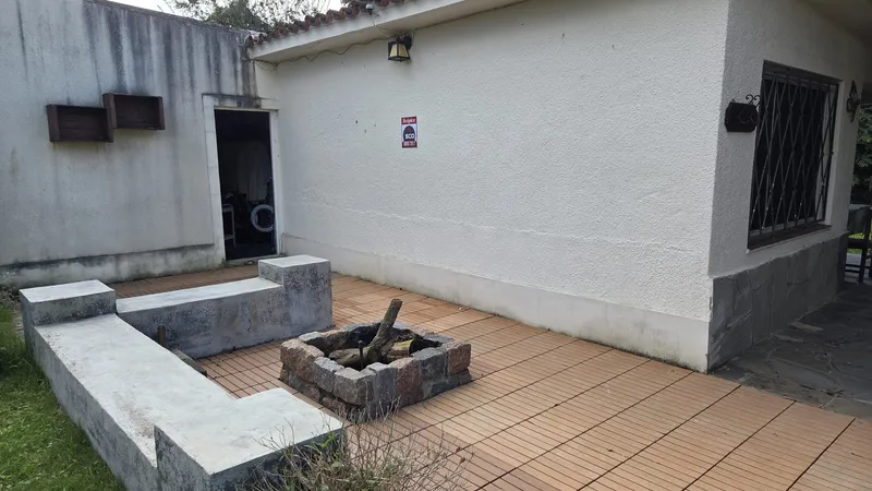 Venta casa de 3 dormitorios con apto independiente y piscina en La Floresta 