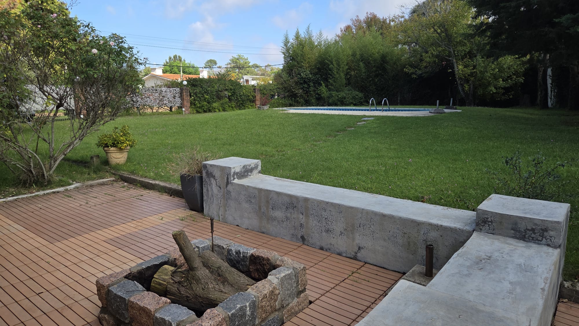 Venta casa de 3 dormitorios con apto independiente y piscina en La Floresta 