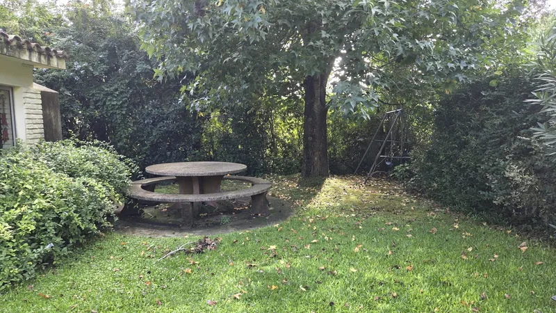 Venta casa de 3 dormitorios con apto independiente y piscina en La Floresta 