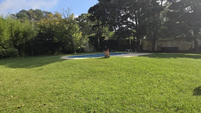 Venta casa de 3 dormitorios con apto independiente y piscina en La Floresta 