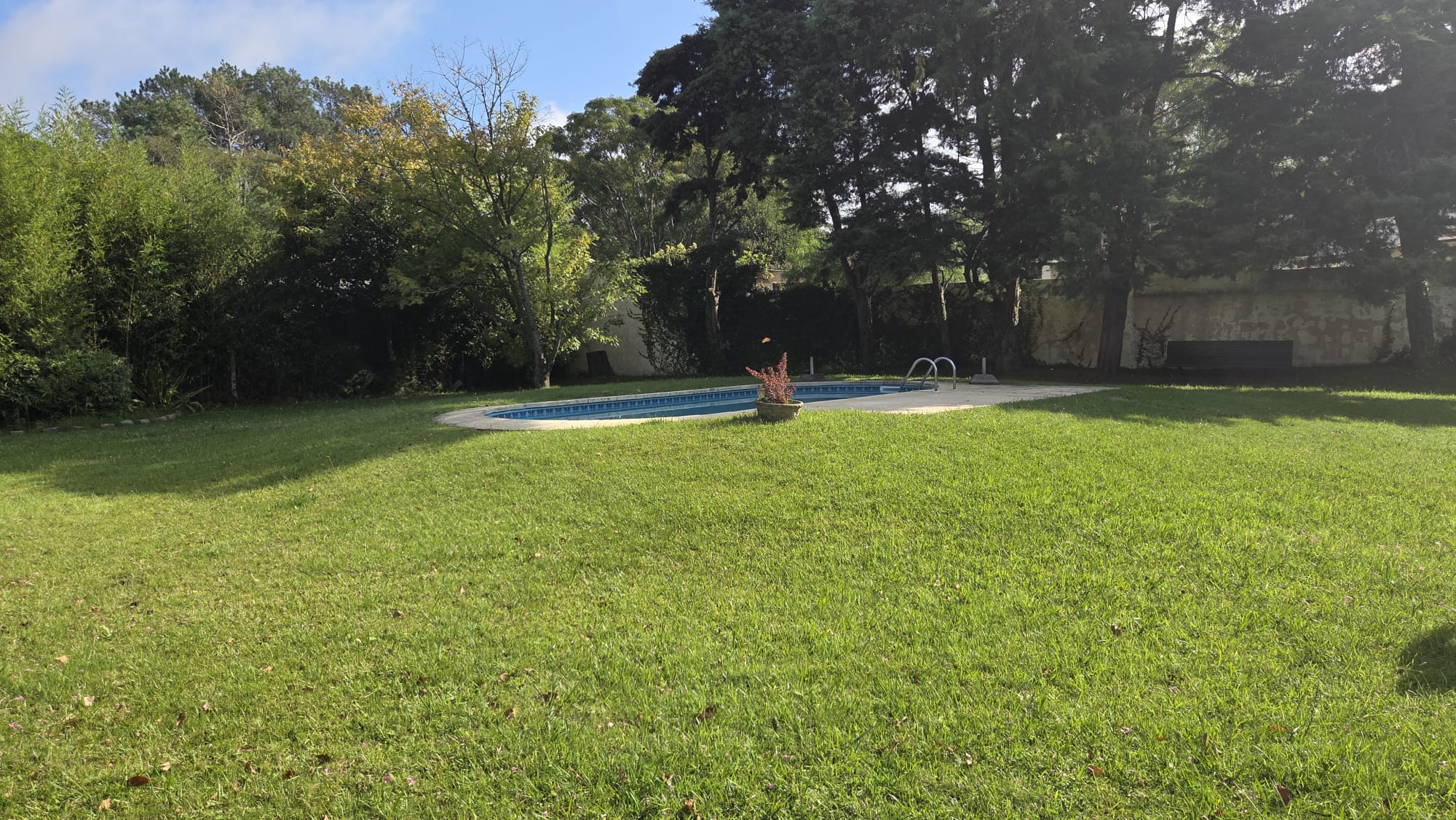 Venta casa de 3 dormitorios con apto independiente y piscina en La Floresta 