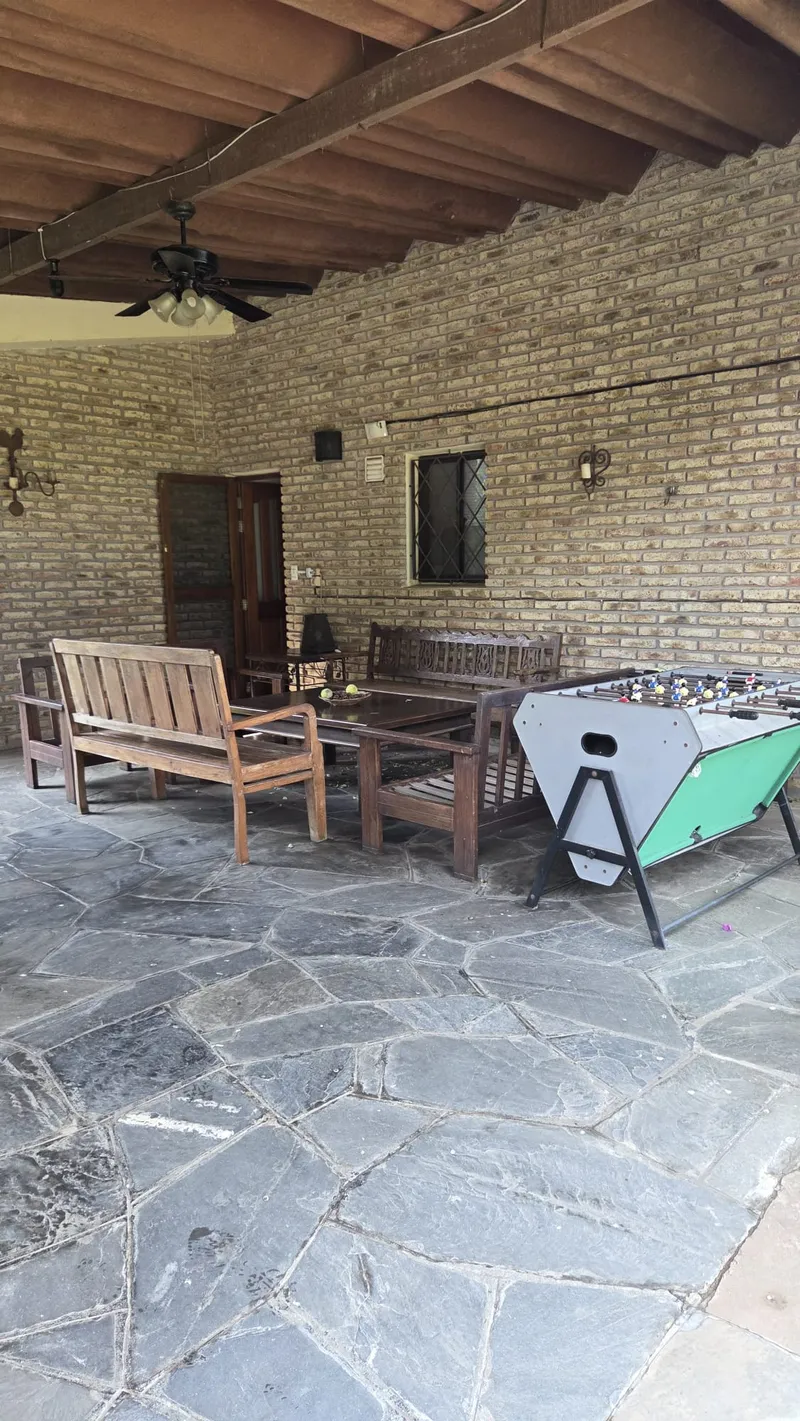 Venta casa de 3 dormitorios con apto independiente y piscina en La Floresta 