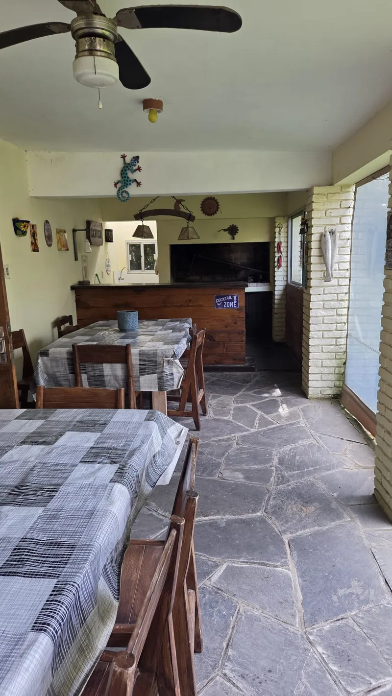 Venta casa de 3 dormitorios con apto independiente y piscina en La Floresta 