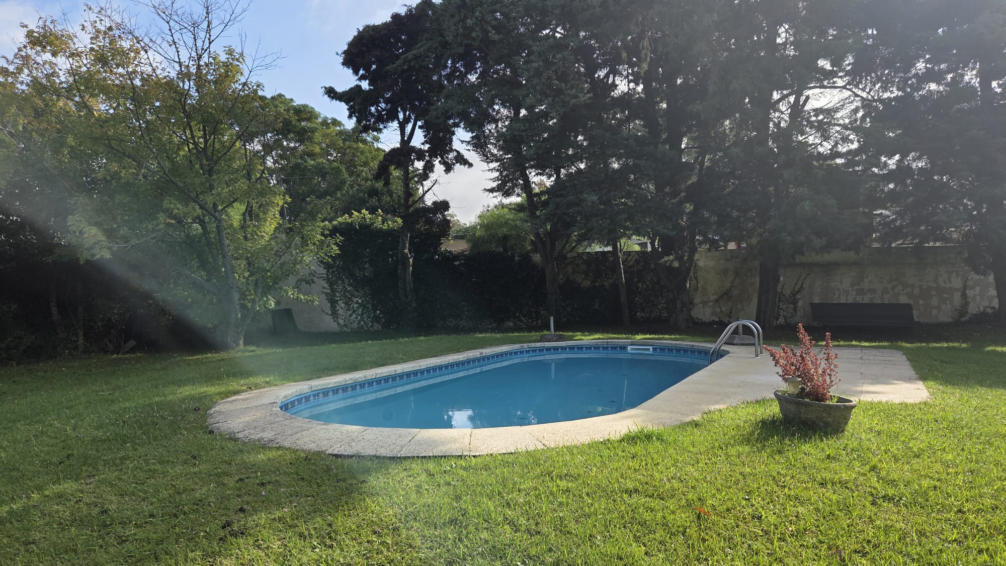 Venta casa de 3 dormitorios con apto independiente y piscina en La Floresta 