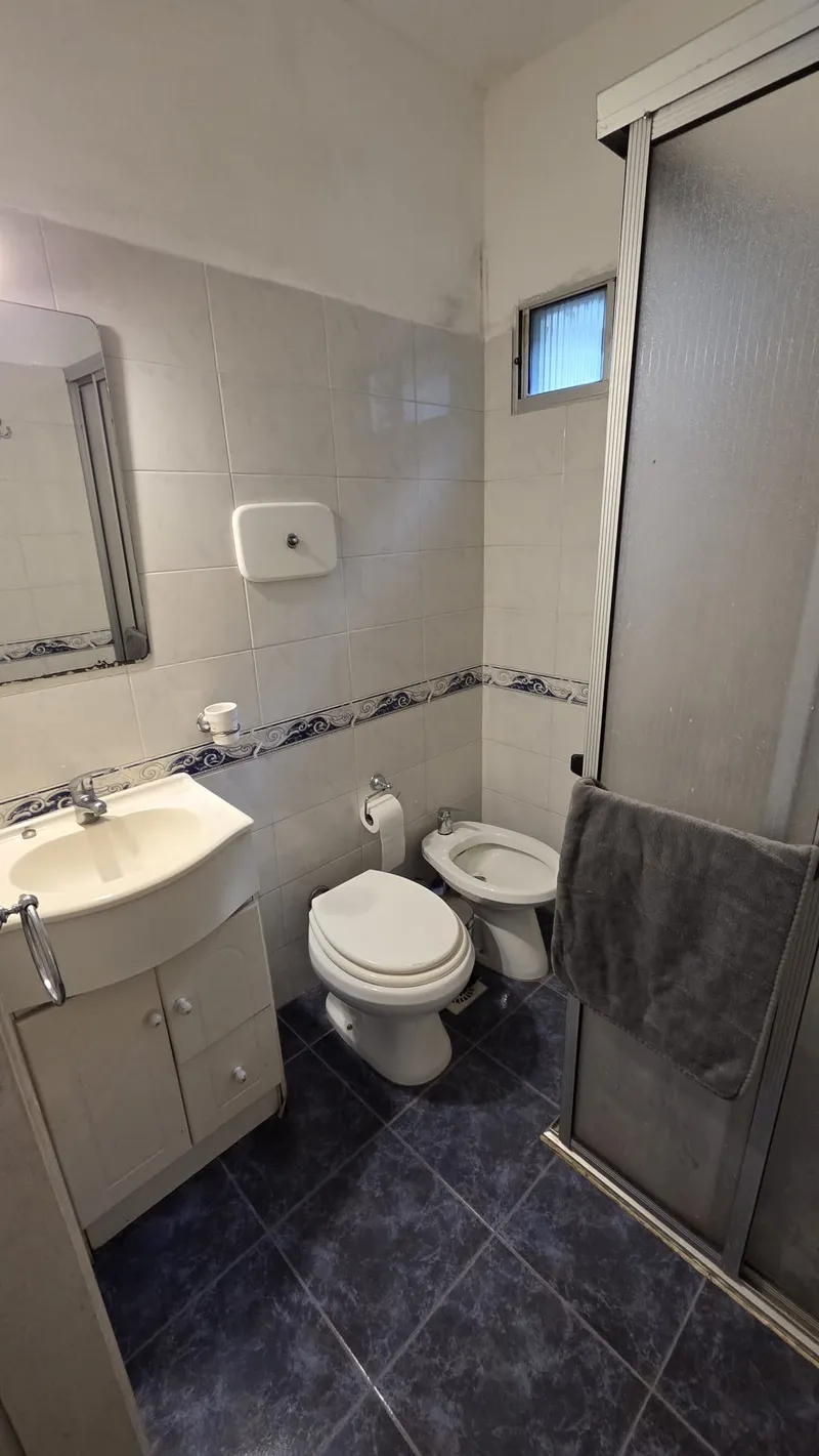 Venta casa de 3 dormitorios con apto independiente y piscina en La Floresta 