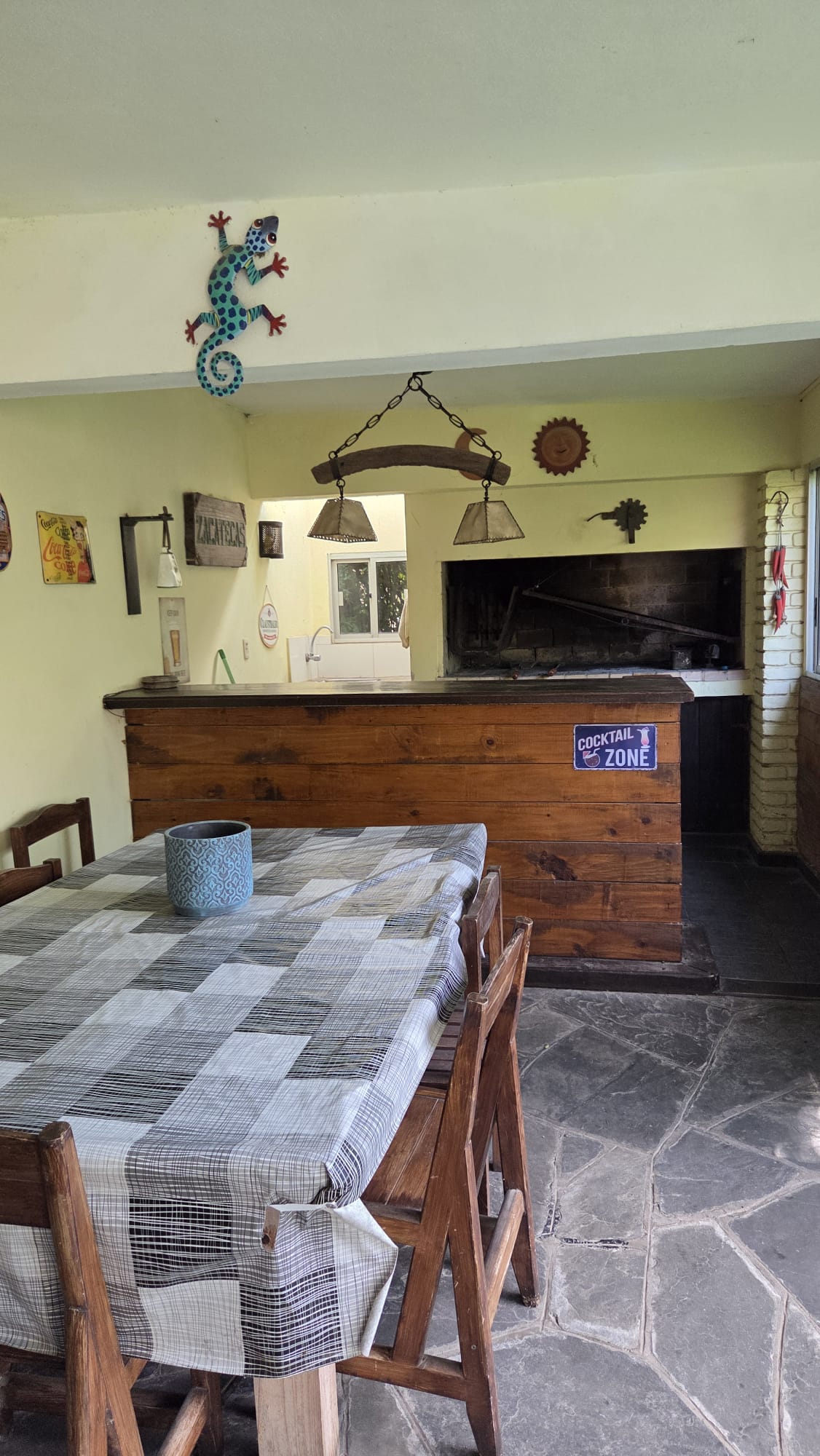 Venta casa de 3 dormitorios con apto independiente y piscina en La Floresta 