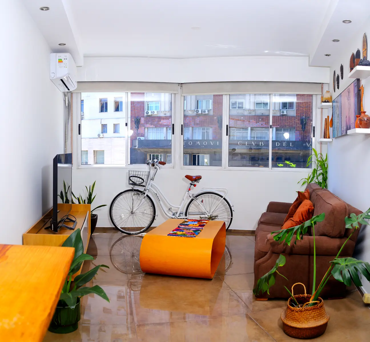 Apartamento en alquiler 1 dormitorio totalmente renovado, a metros de Av. Libertador