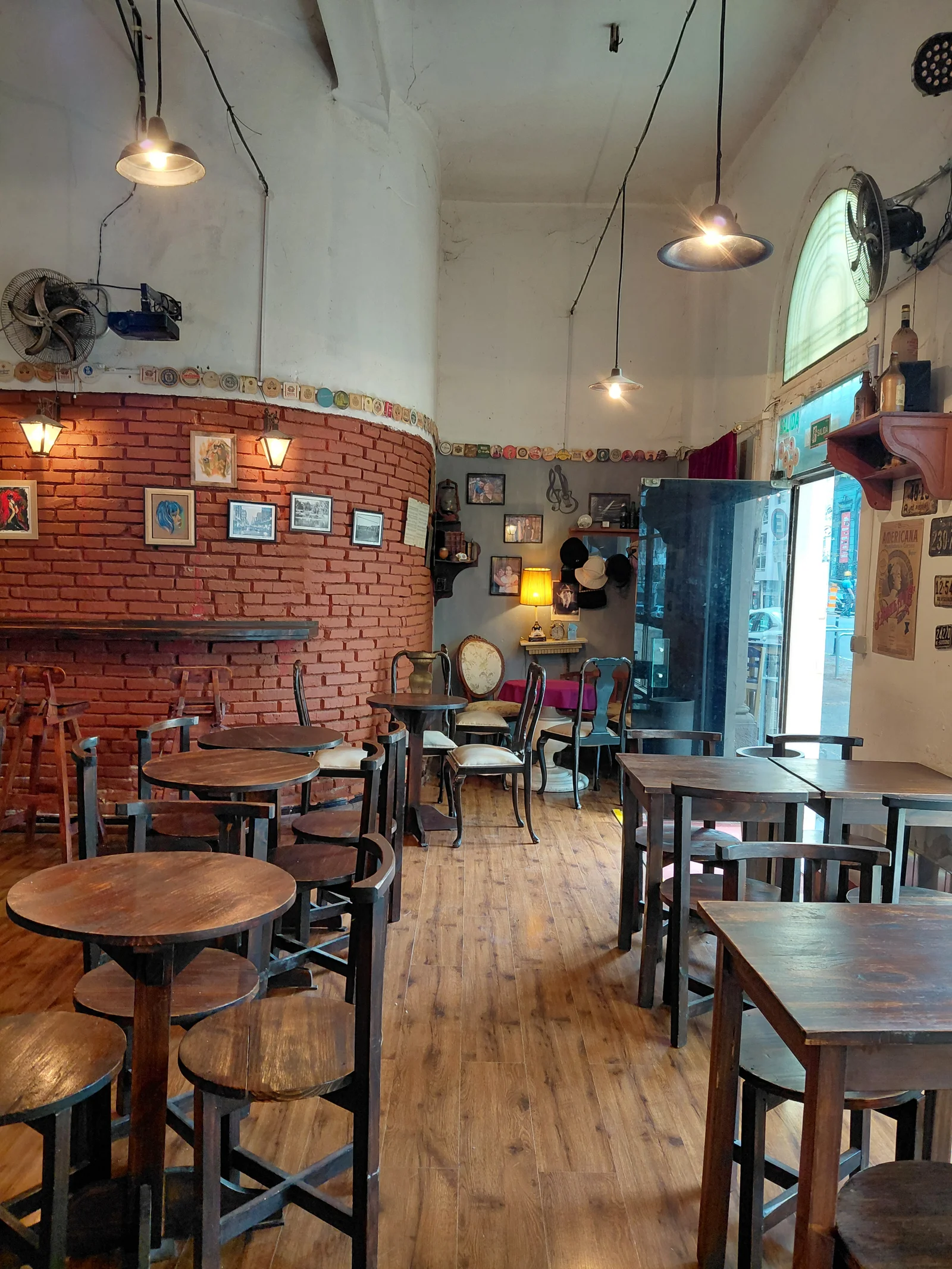 Venta Llave de negocio Bar con espectáculos — Centro